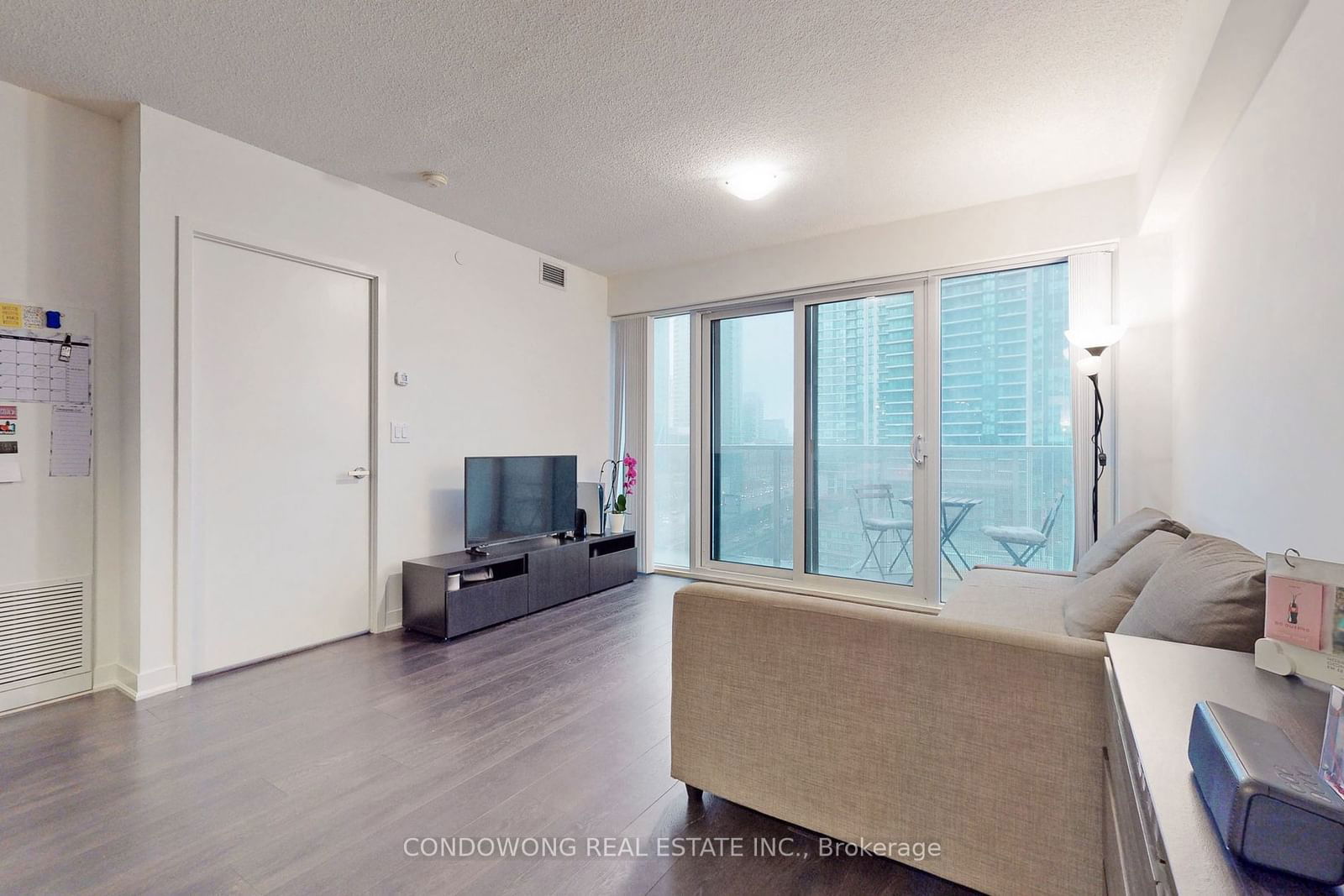 88 Harbour St, unit 1006 for sale - image #3