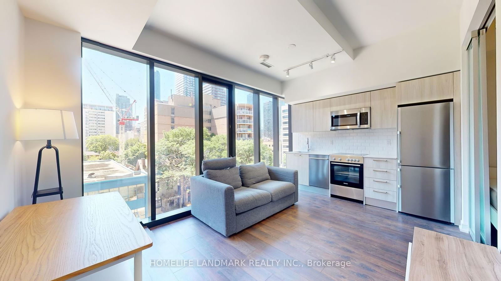 28 Wellesley St E, unit 403 for sale