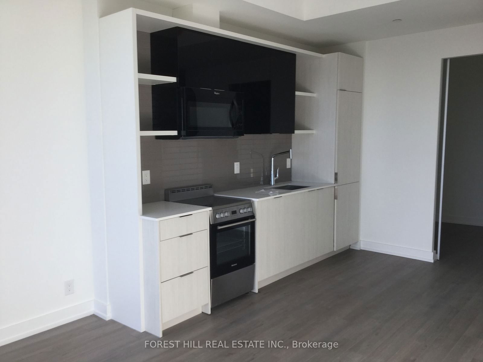 6 Parkwood Ave, unit 802 for rent