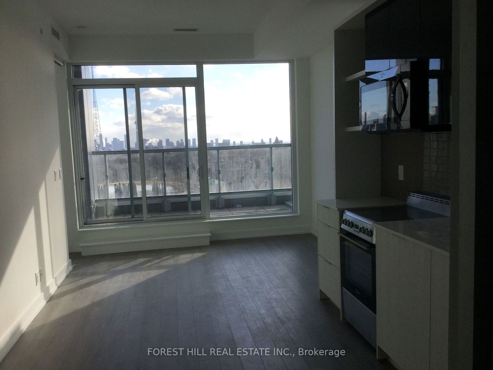 6 Parkwood Ave, unit 802 for rent - image #8