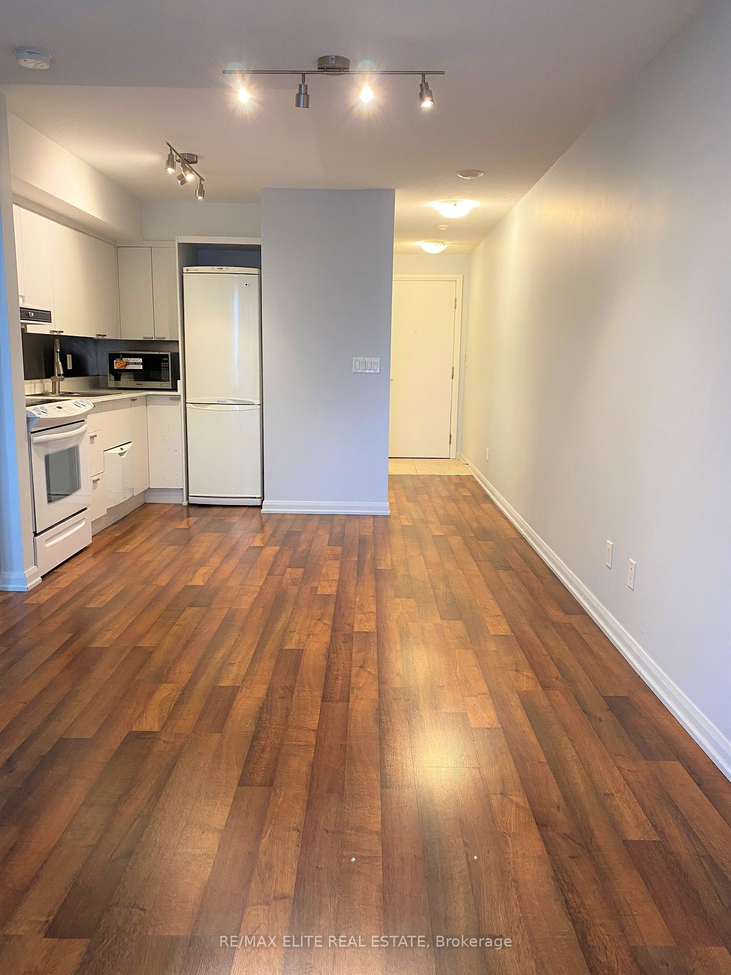 111 Elizabeth St, unit 1025 for rent