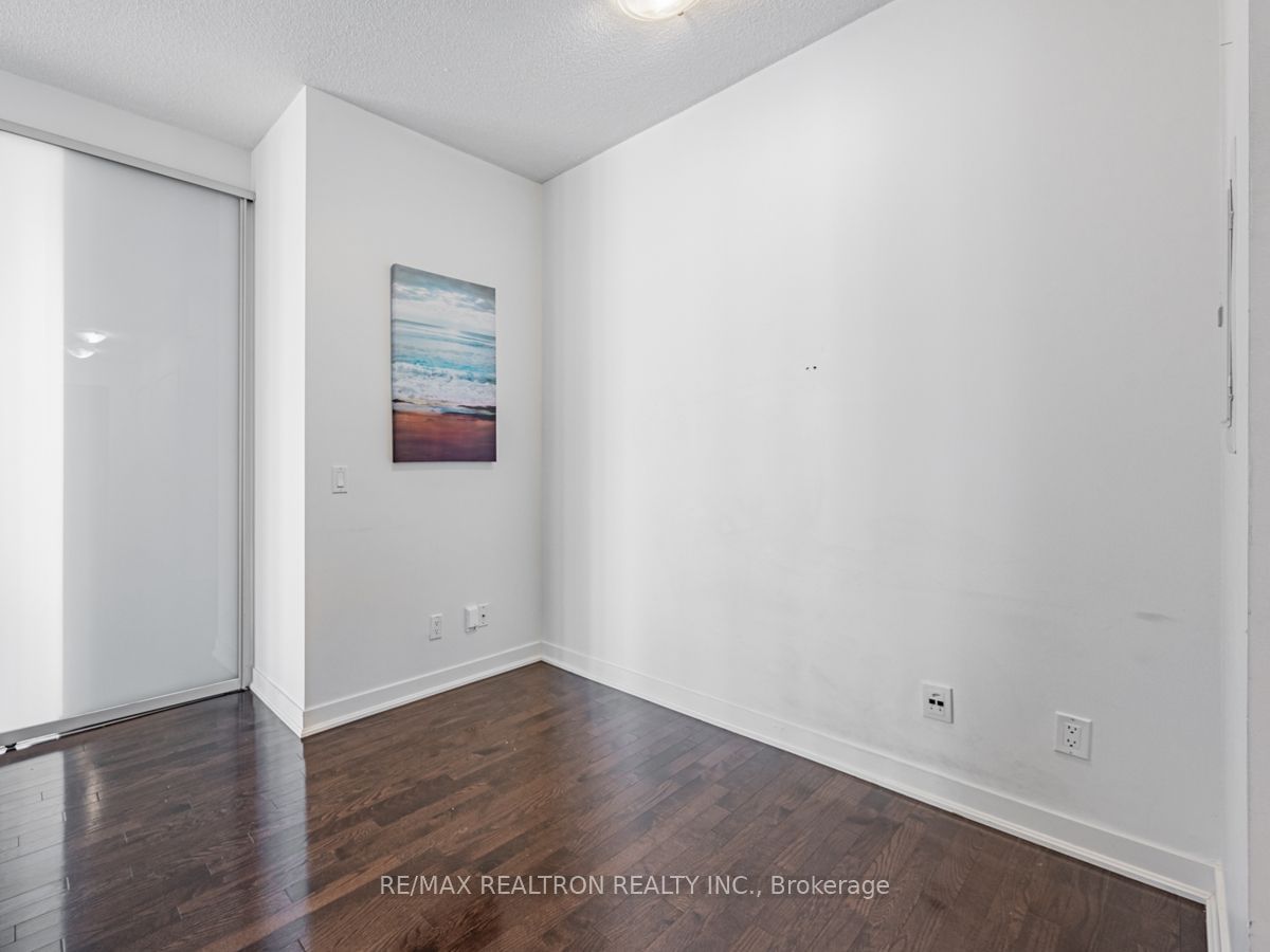 770 Bay St, unit 1606 for sale - image #4