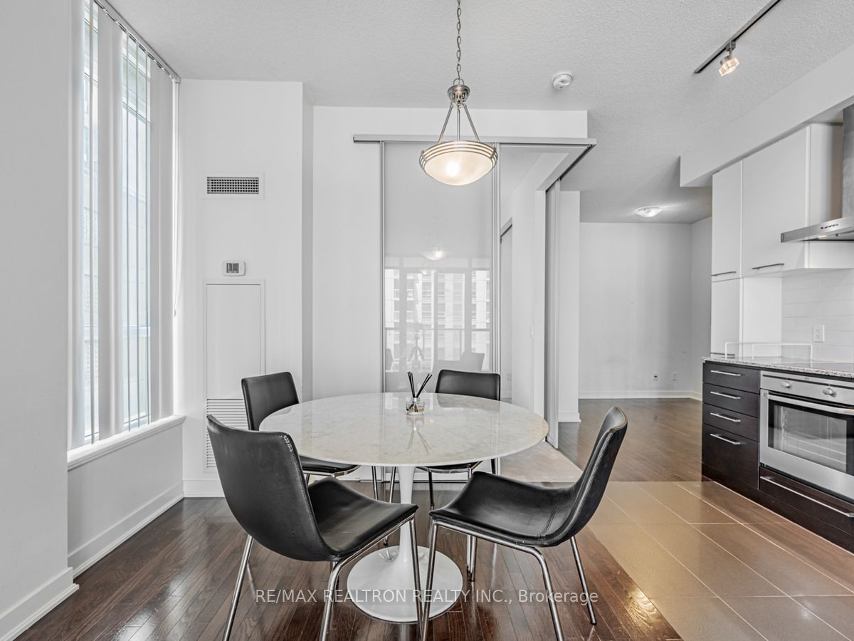 770 Bay St, unit 1606 for sale - image #6