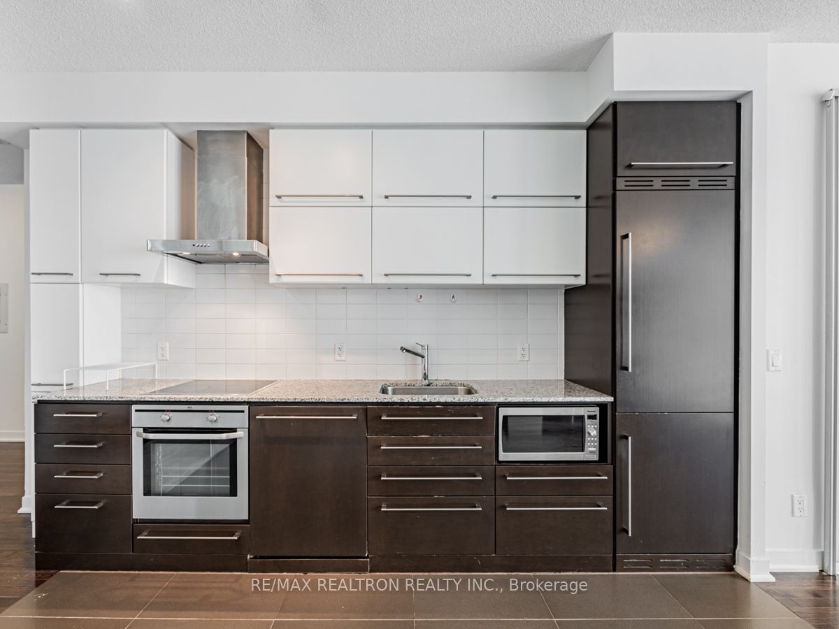 770 Bay St, unit 1606 for sale - image #7