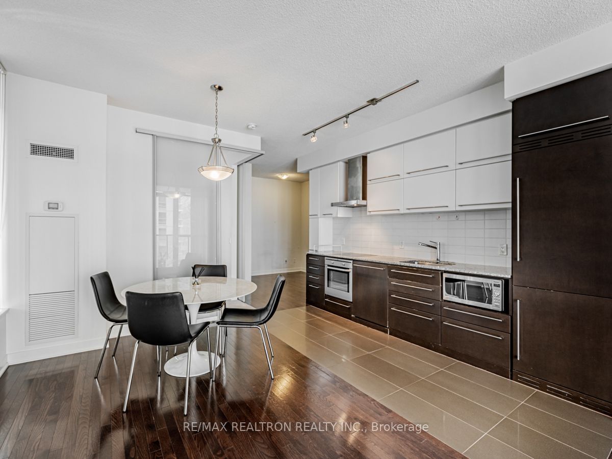 770 Bay St, unit 1606 for sale - image #8