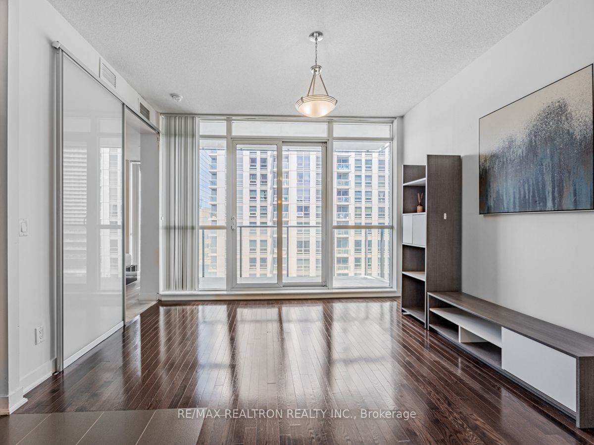 770 Bay St, unit 1606 for sale - image #9