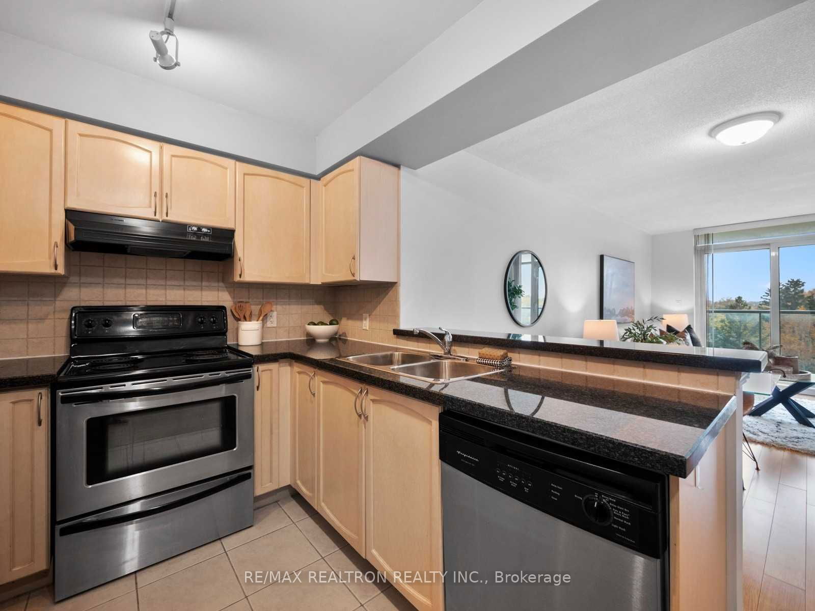 3830 Bathurst St, unit 613 for sale - image #17