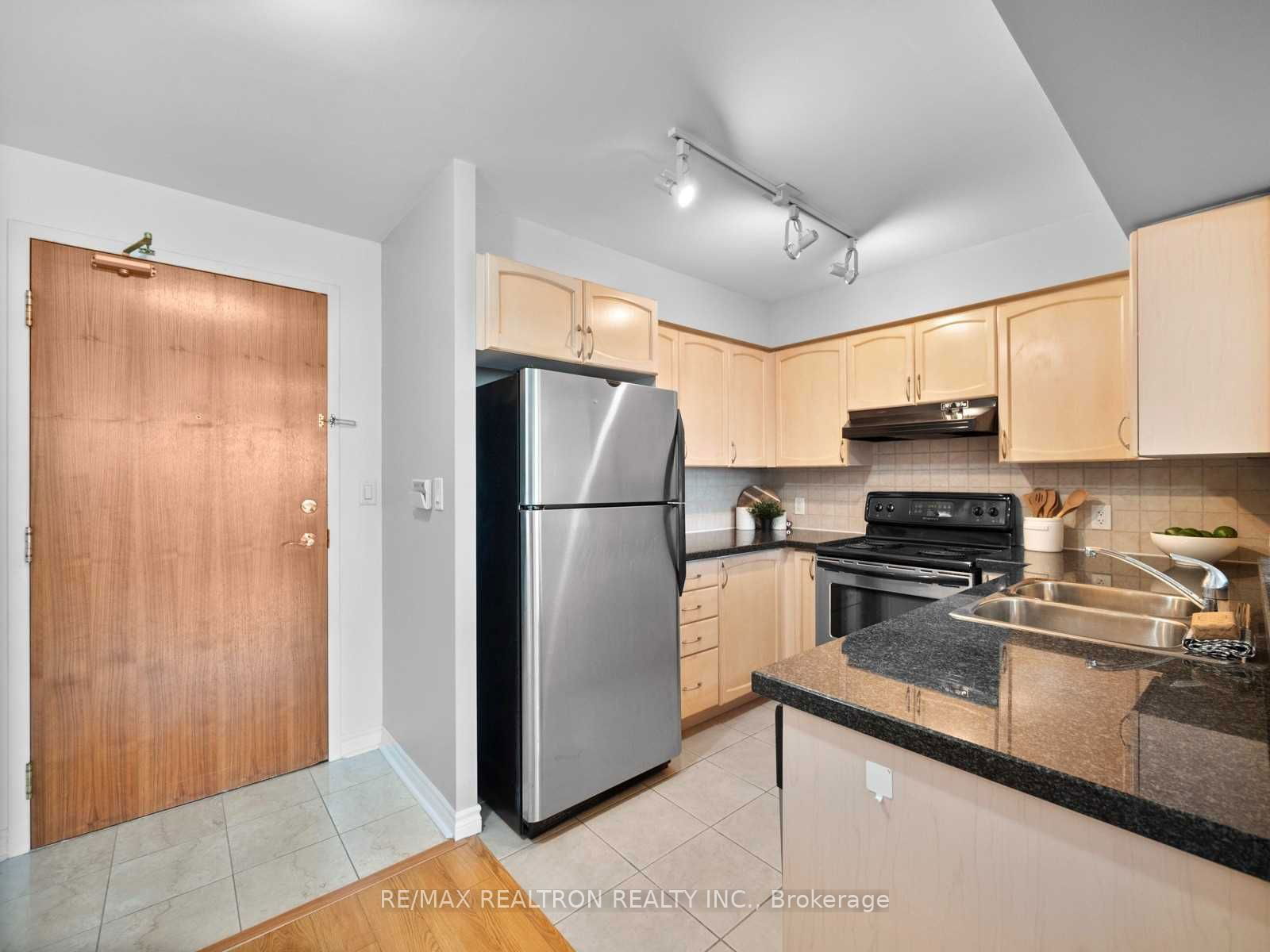 3830 Bathurst St, unit 613 for sale - image #19