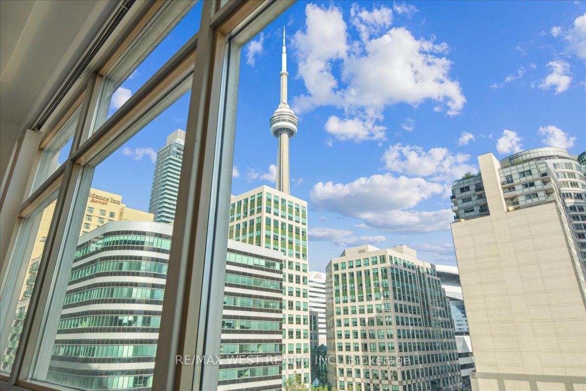 36 Blue Jays Way S, unit 621 for sale - image #3