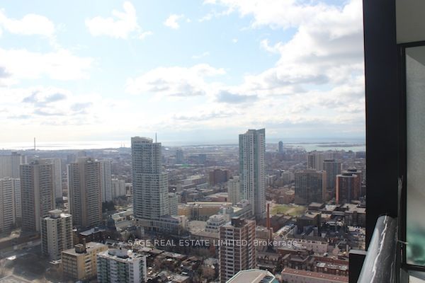 110 Charles St E, unit 3907 for rent - image #10