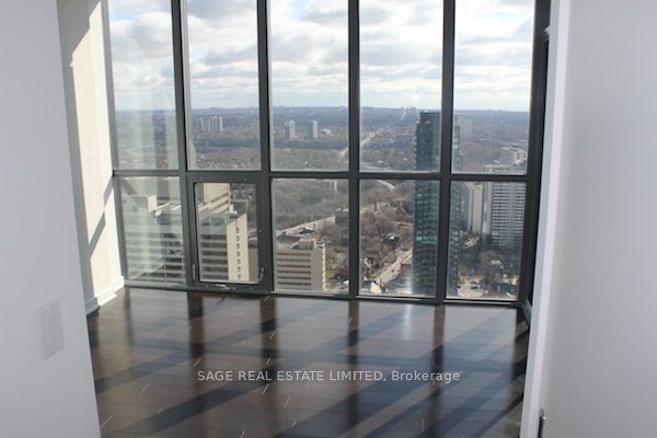 110 Charles St E, unit 3907 for rent - image #3