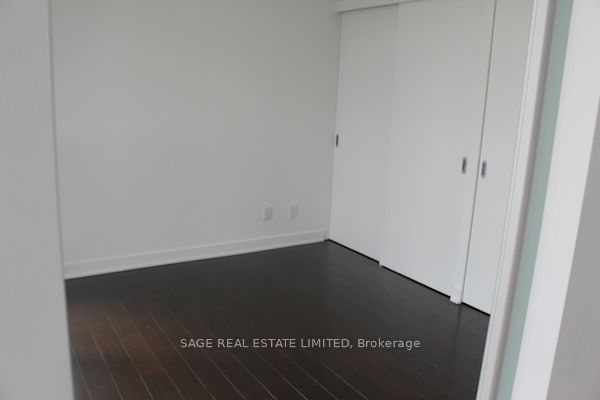 110 Charles St E, unit 3907 for rent - image #6