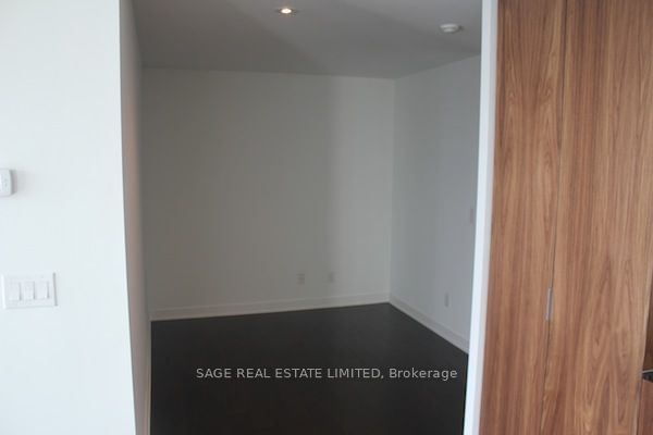 110 Charles St E, unit 3907 for rent - image #8