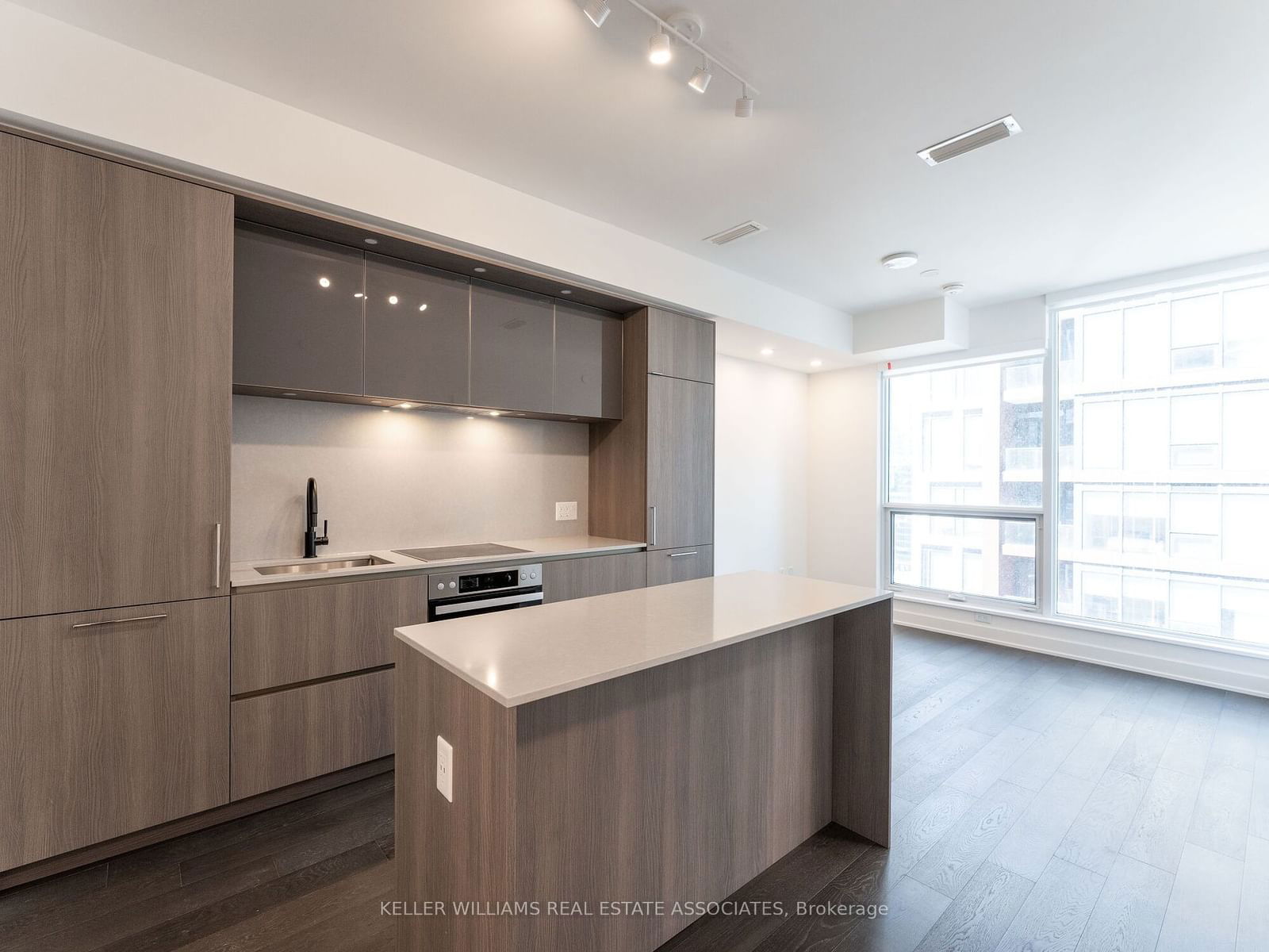 35 Mercer St, unit 2011 for rent - image #2