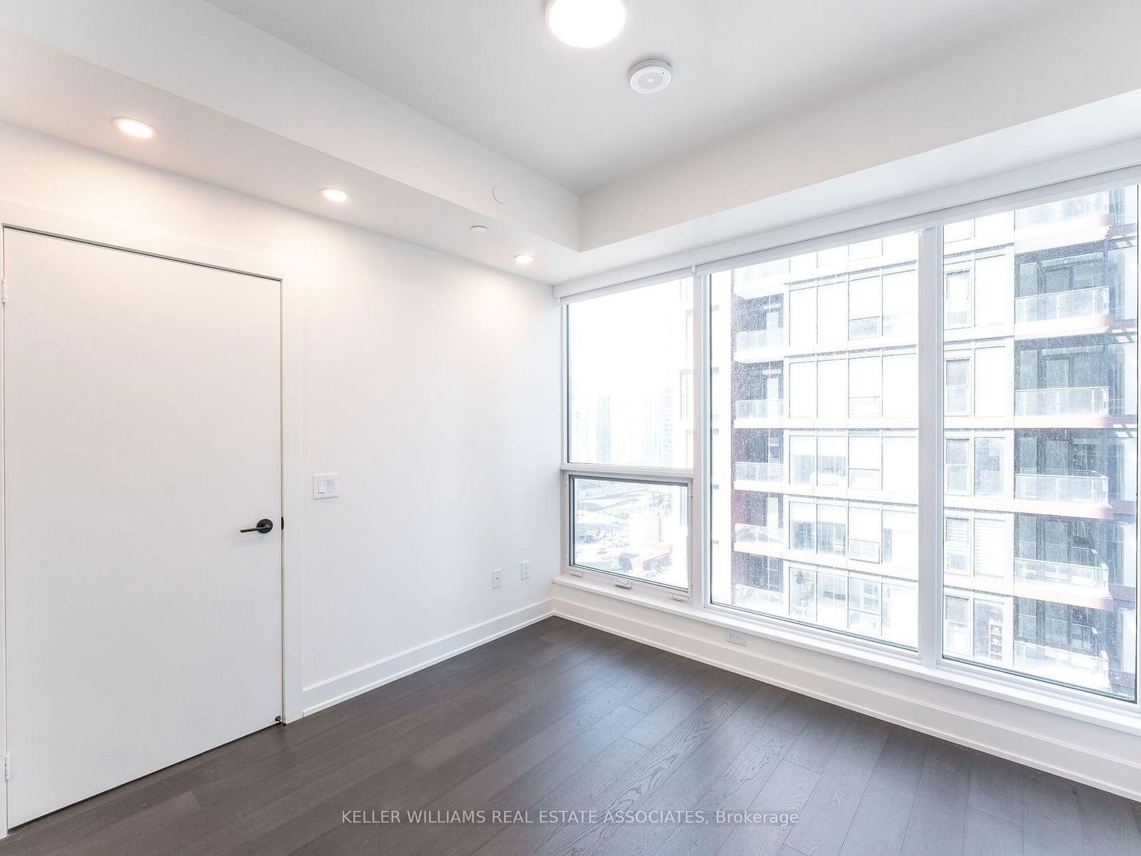 35 Mercer St, unit 2011 for rent