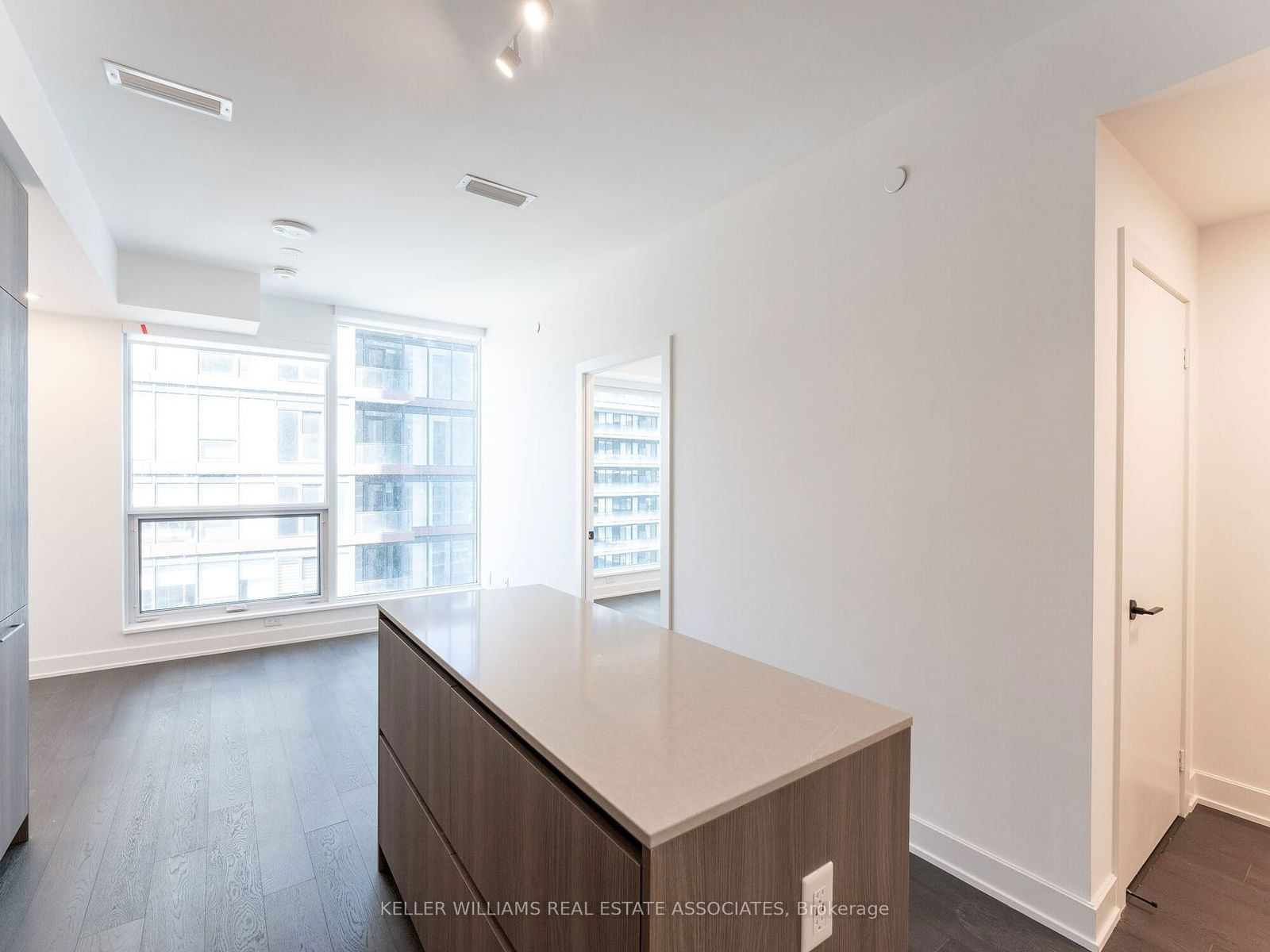 35 Mercer St, unit 2011 for rent - image #3