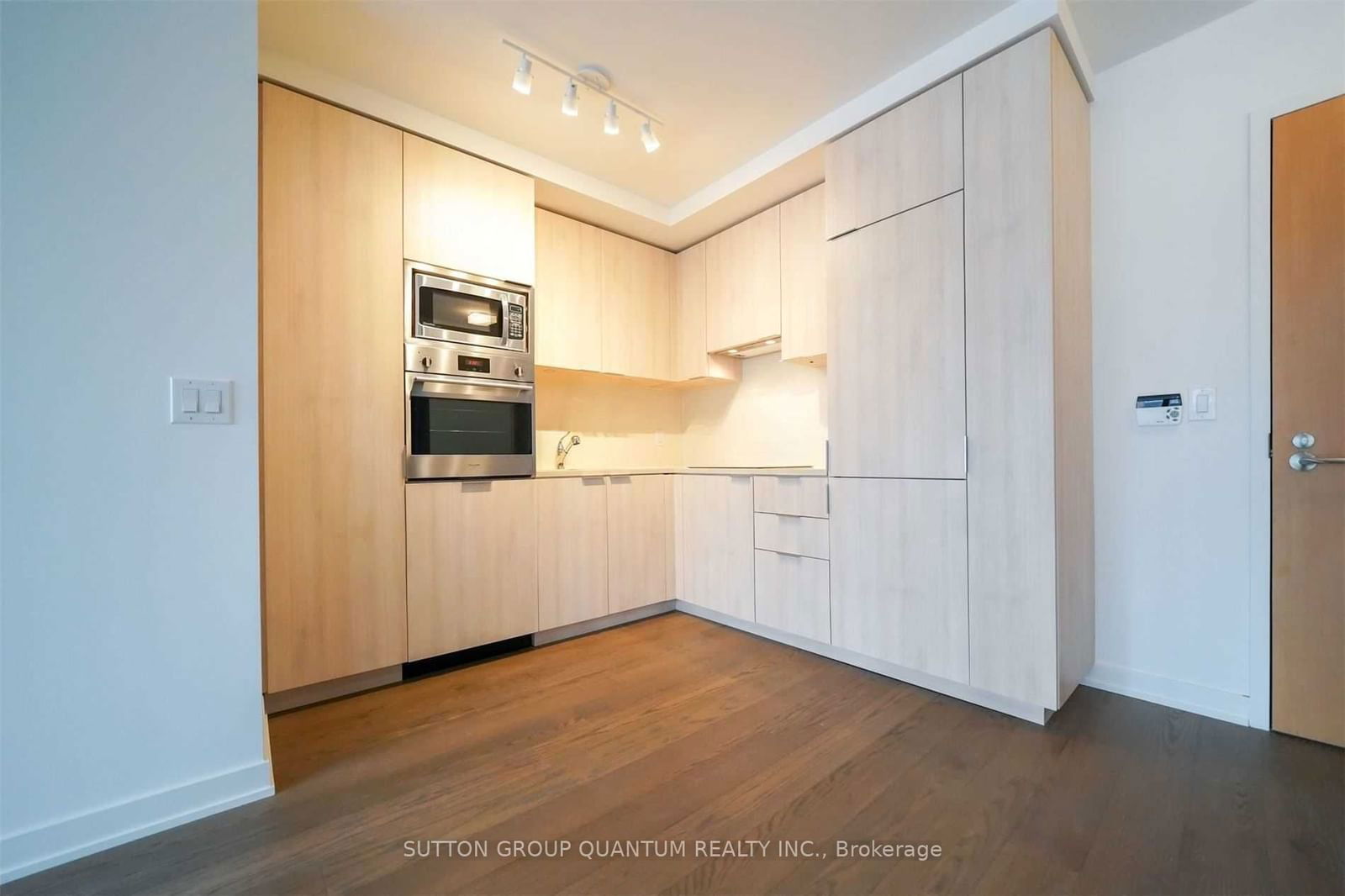 11 Wellesley St W, unit 705 for rent - image #2