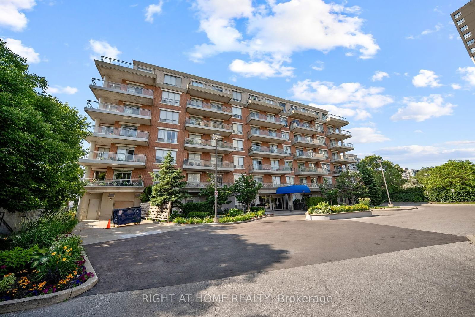 777 Steeles Ave W, unit LPH8 for sale