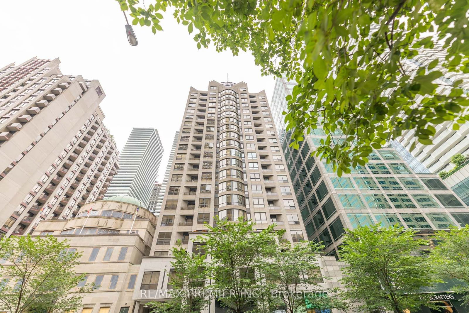 55 Bloor St E, unit 609 for rent - image #2