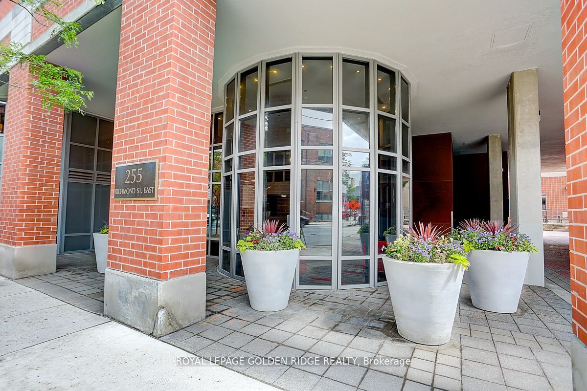 255 Richmond St E, unit PH11 for sale