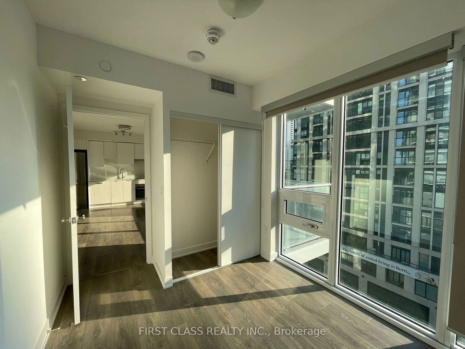 99 Broadway Ave, unit 810 for rent - image #5