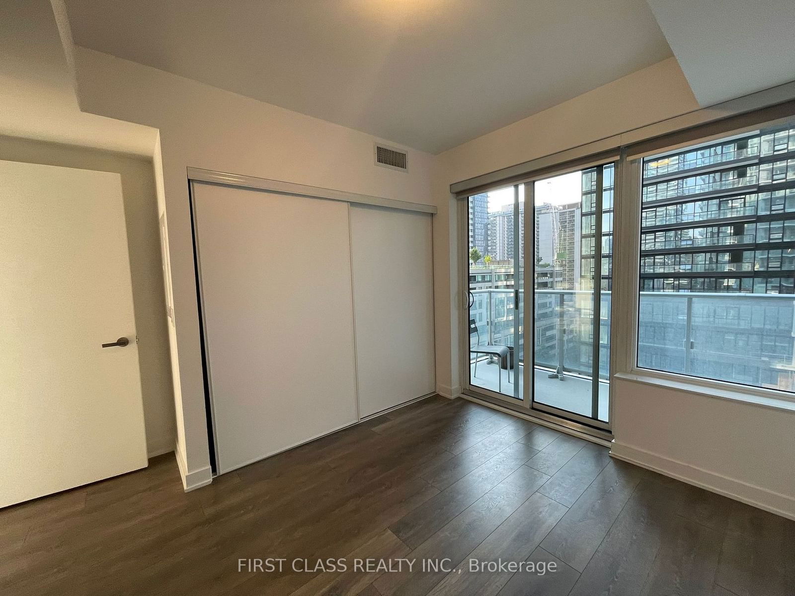 99 Broadway Ave, unit 810 for rent - image #7