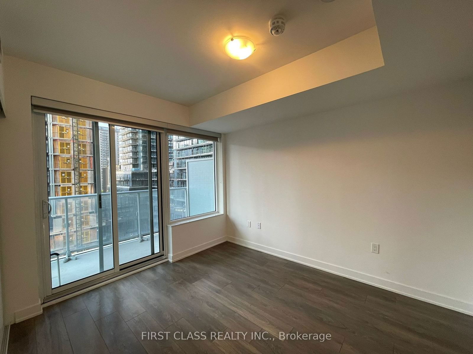 99 Broadway Ave, unit 810 for rent - image #8