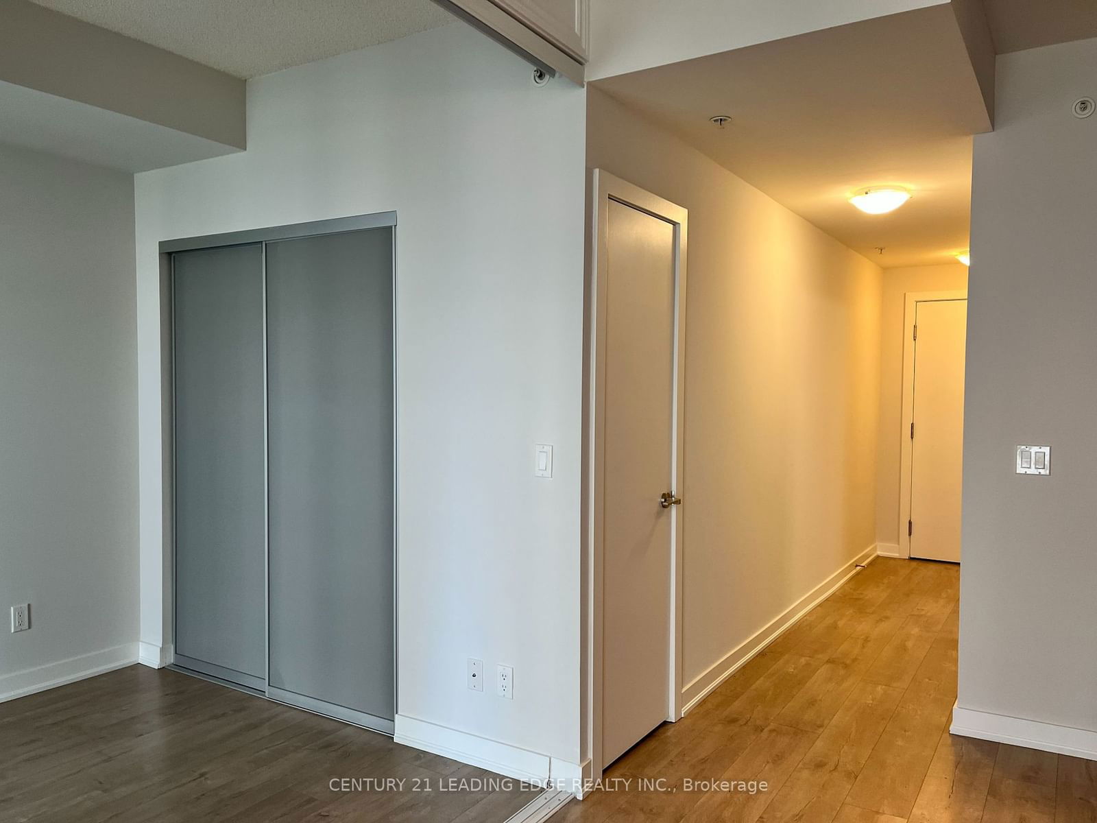 199 Richmond St W, unit 404 for rent - image #4