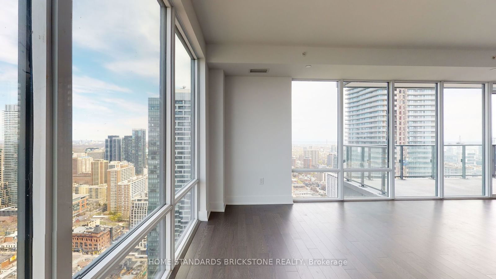 955 Bay St, unit Uph07 for rent - image #11