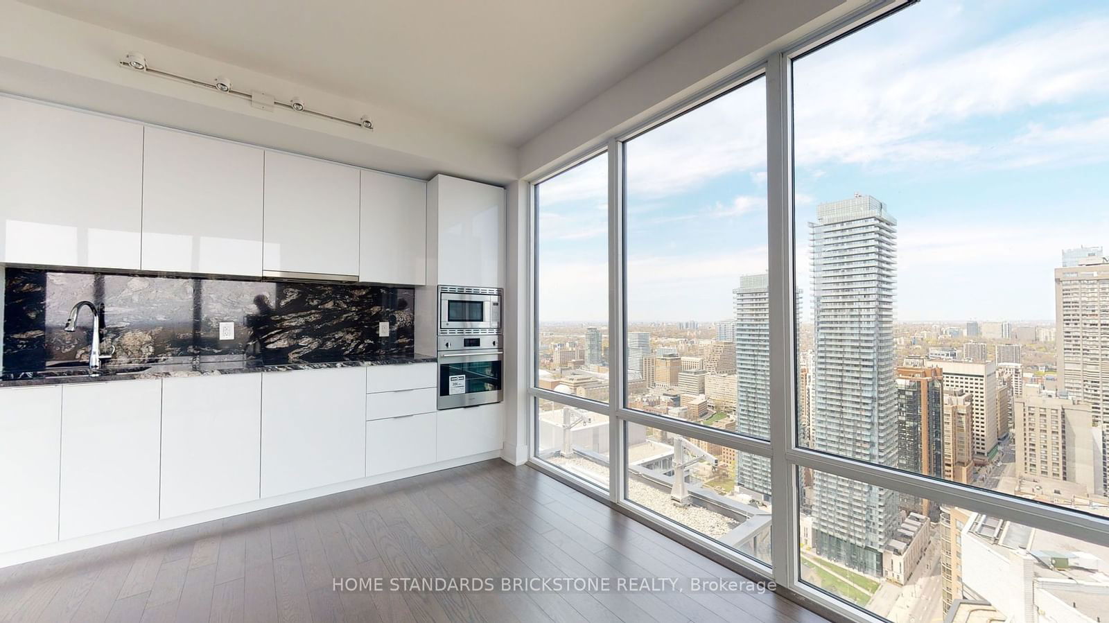 955 Bay St, unit Uph07 for rent - image #12