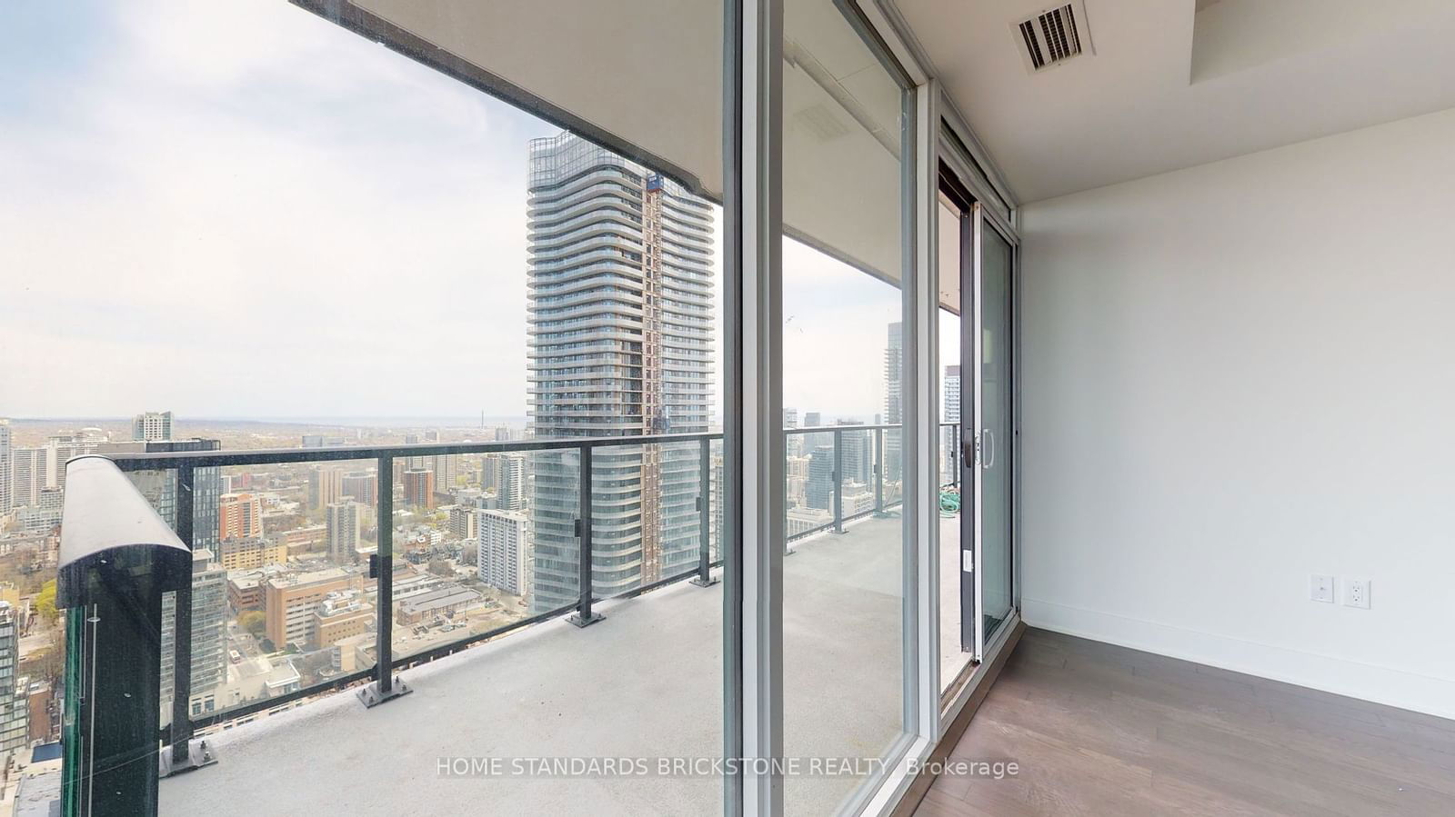 955 Bay St, unit Uph07 for rent - image #13