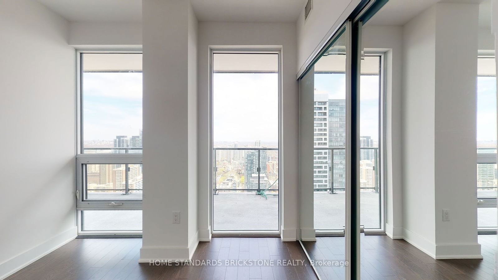 955 Bay St, unit Uph07 for rent - image #22