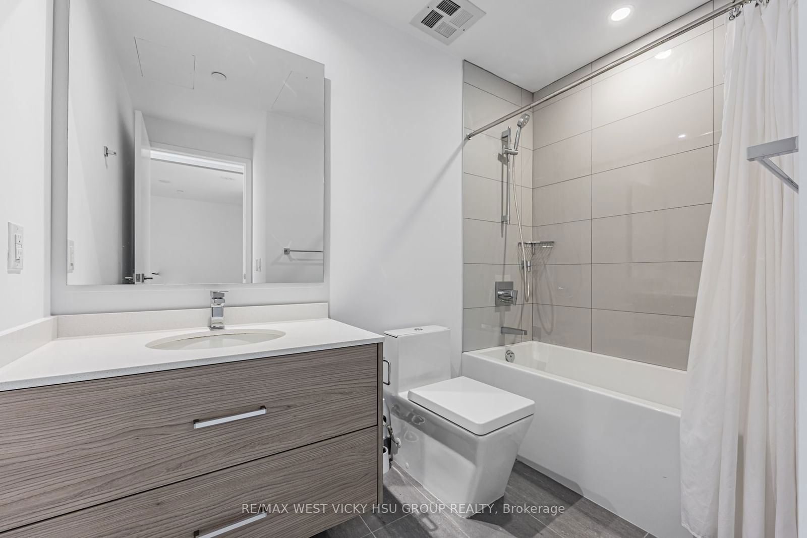 488 University Ave, unit 5202 for rent - image #16