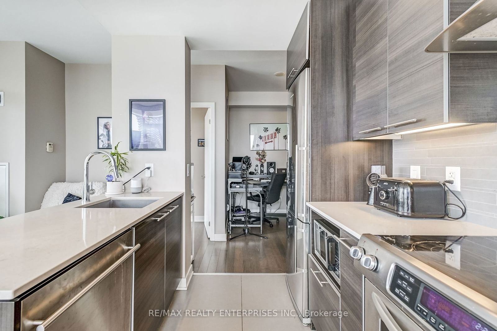 1 Market St, unit 1413 for sale - image #17