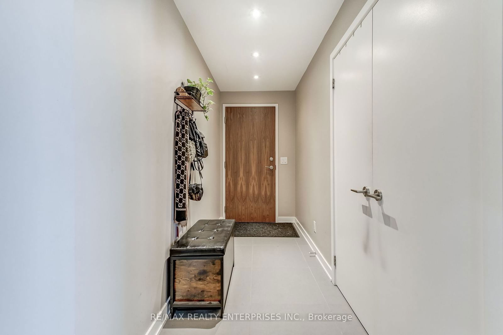 1 Market St, unit 1413 for sale - image #8