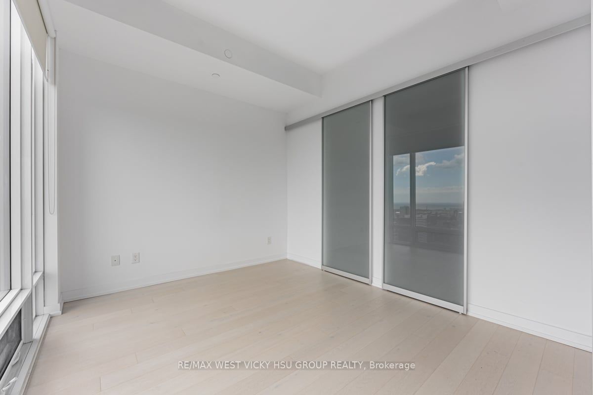 488 University Ave, unit 5202 for sale - image #15