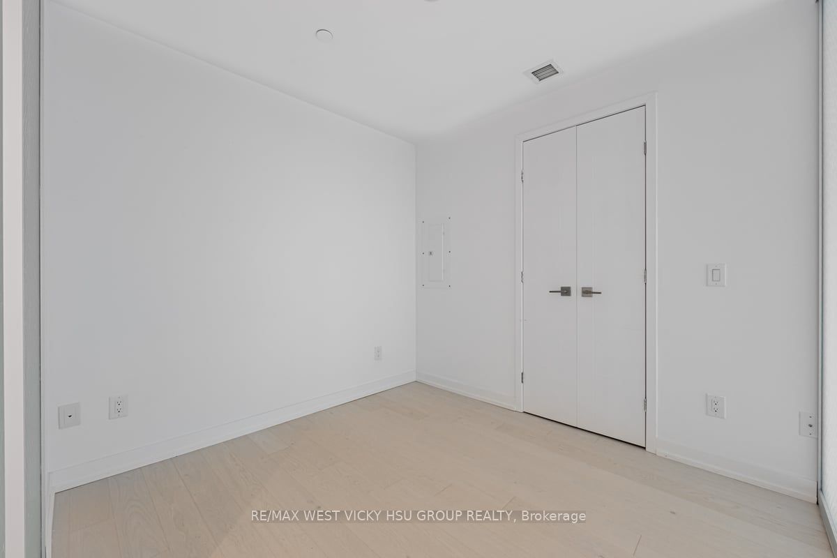 488 University Ave, unit 5202 for sale - image #5