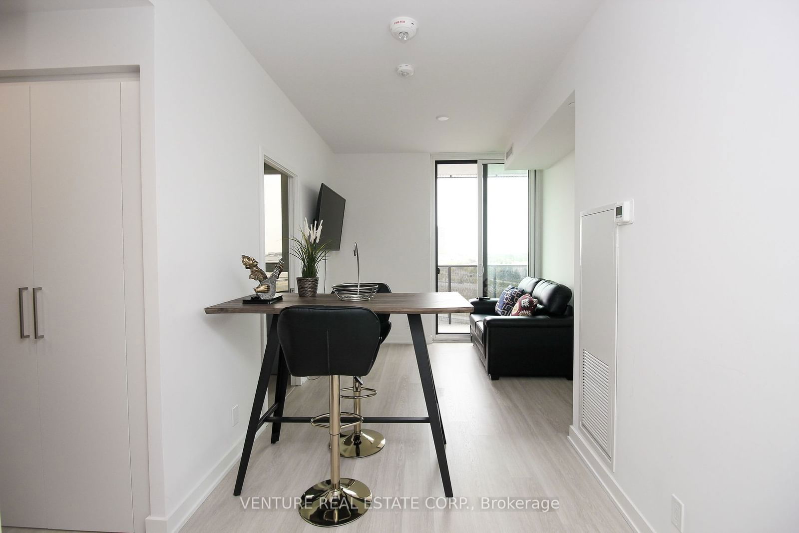 30 Tretti Way, unit 810 for sale - image #5