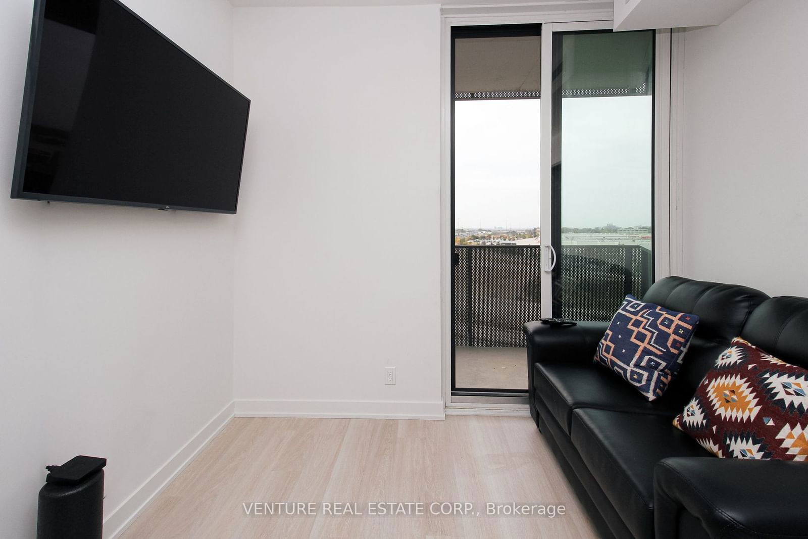 30 Tretti Way, unit 810 for sale - image #8