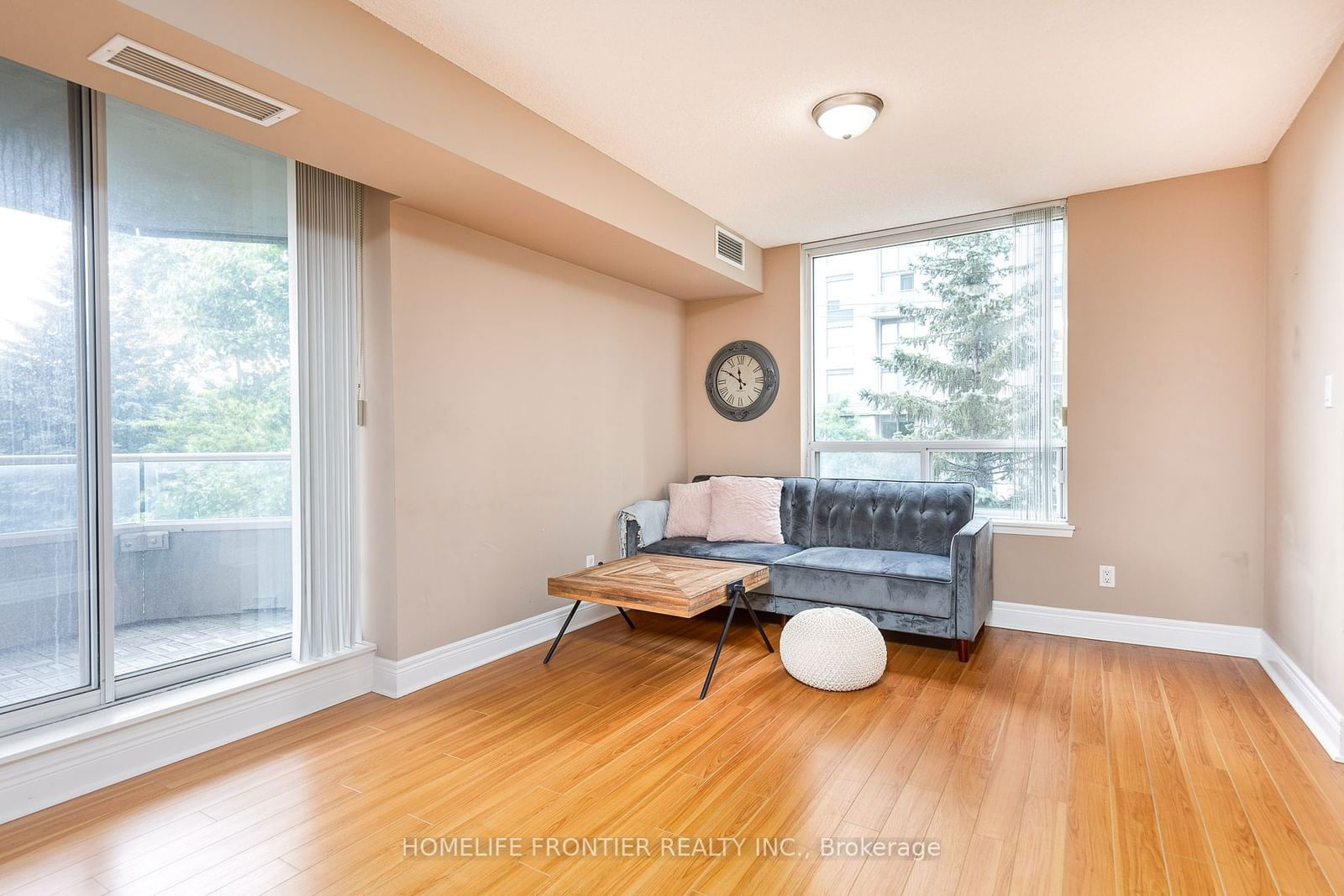 18 Hillcrest Ave, unit 305 for sale - image #10