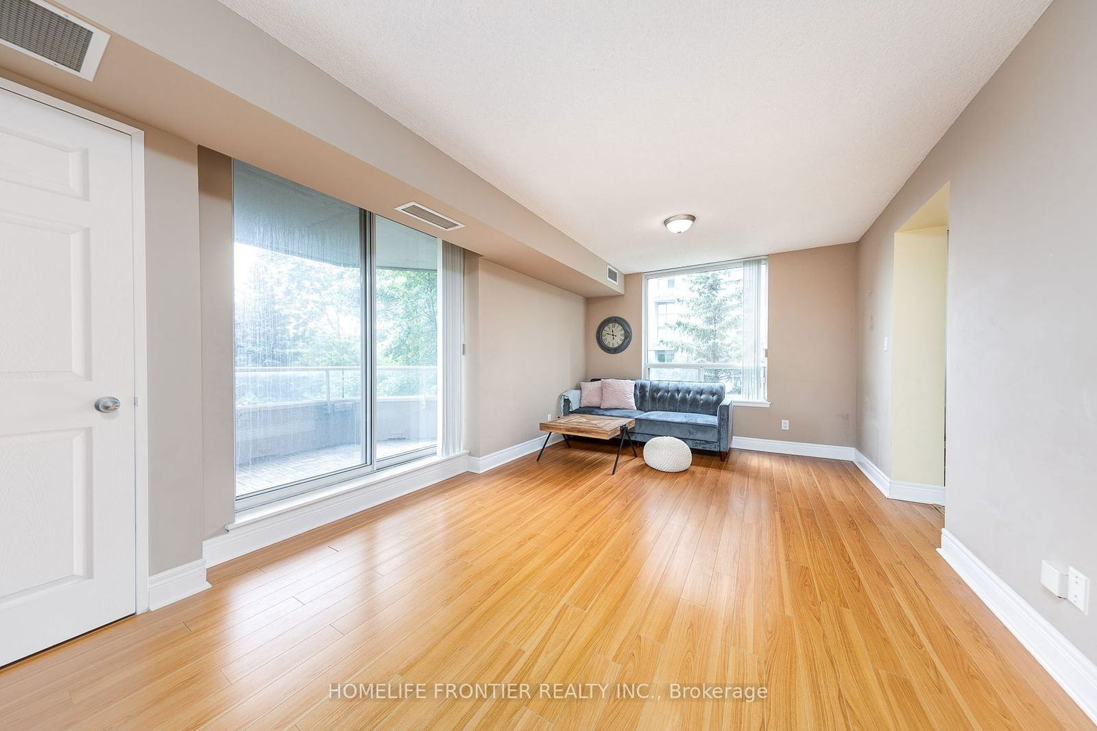 18 Hillcrest Ave, unit 305 for sale - image #7