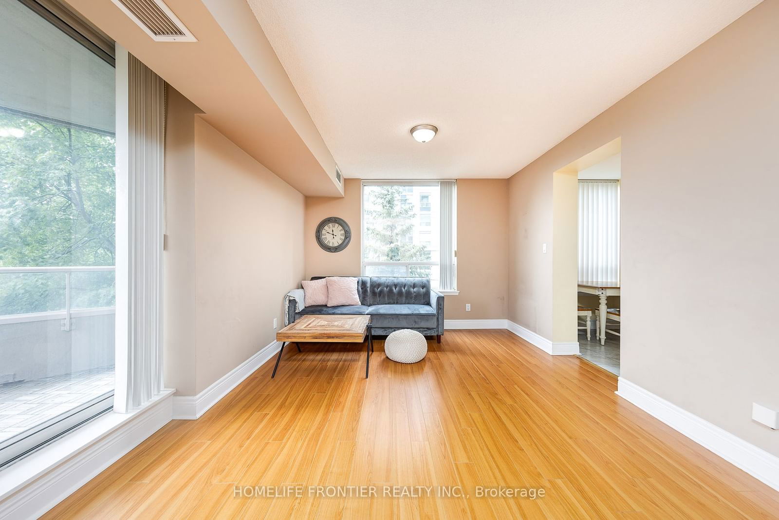 18 Hillcrest Ave, unit 305 for sale - image #8