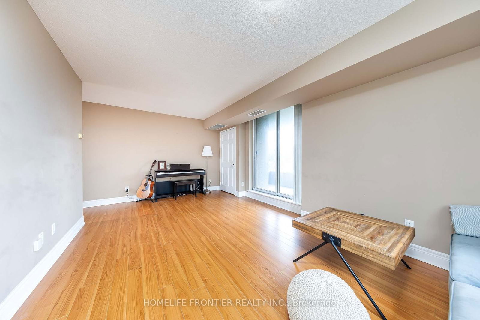 18 Hillcrest Ave, unit 305 for sale - image #9