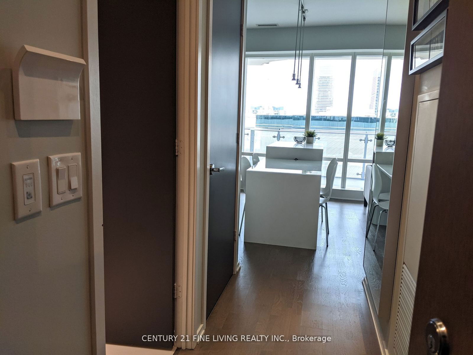 1 Bloor St E, unit 2002 for rent