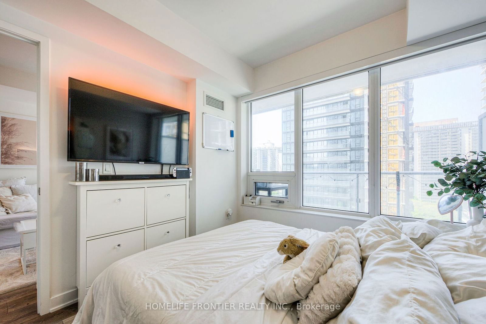 99 Broadway Ave, unit 1411 for sale - image #21