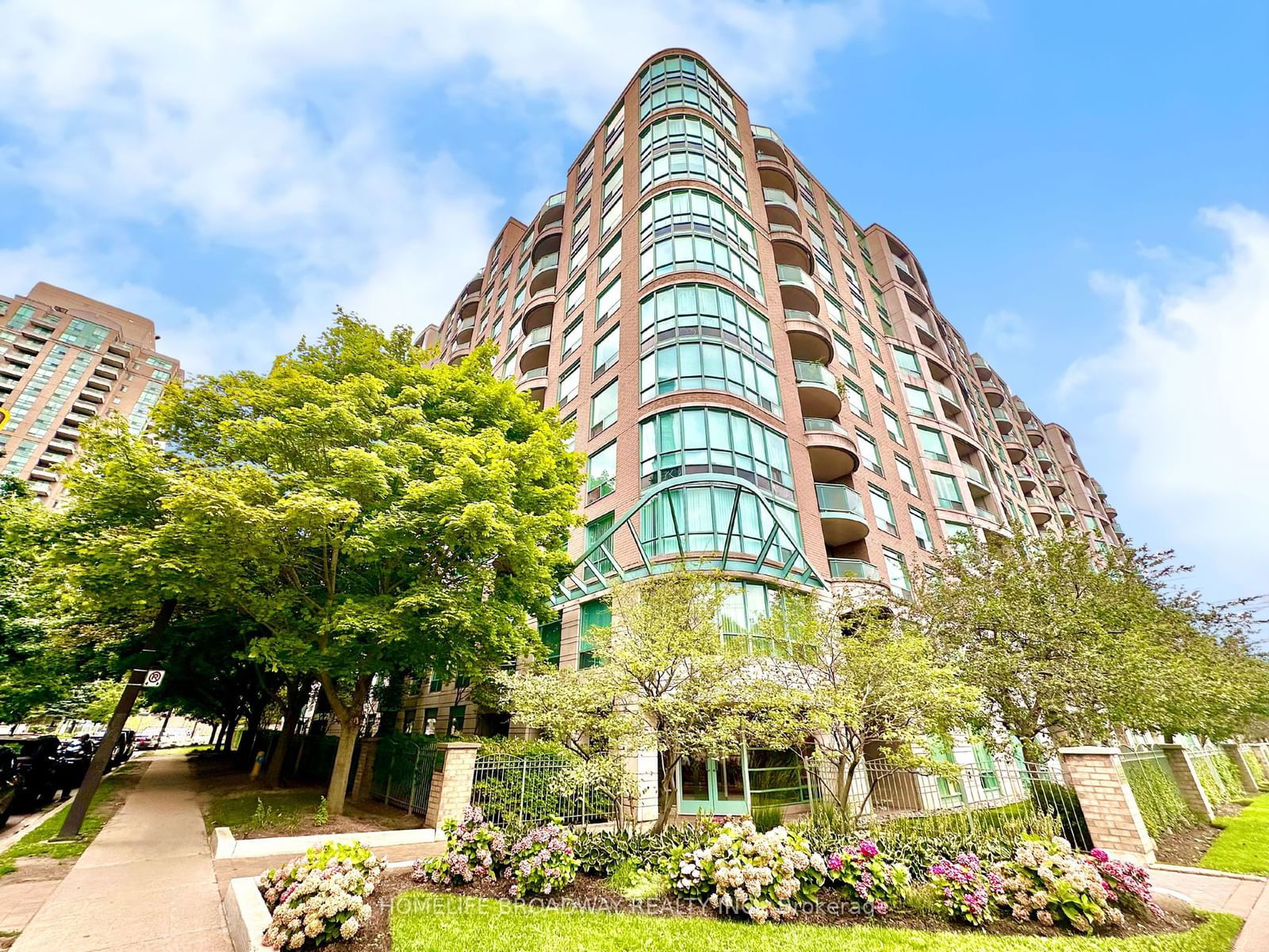 18 Pemberton Ave, unit 601 for sale - image #1