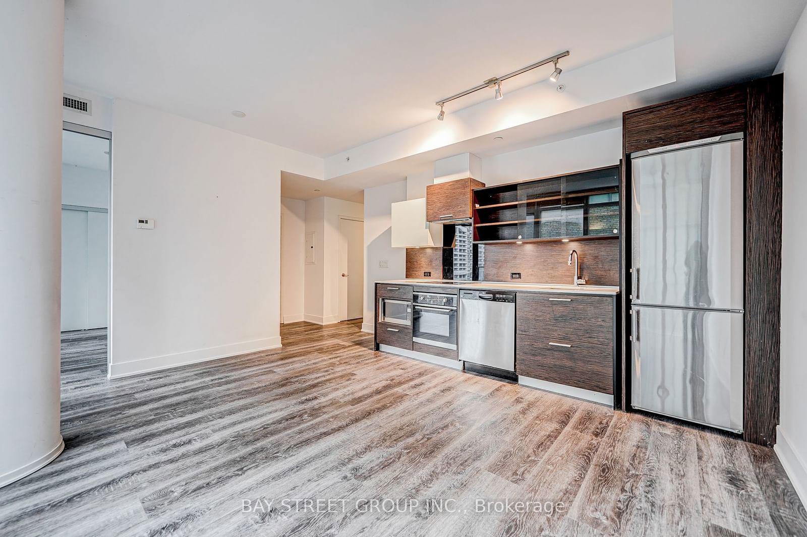 75 St Nicholas St, unit 609 for rent - image #11