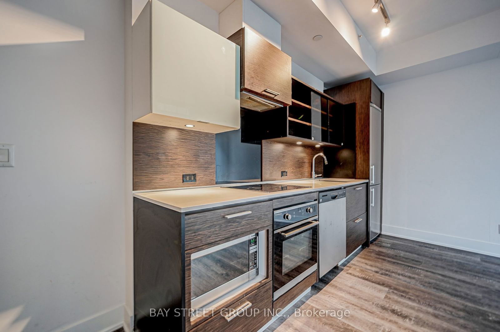 75 St Nicholas St, unit 609 for rent - image #14