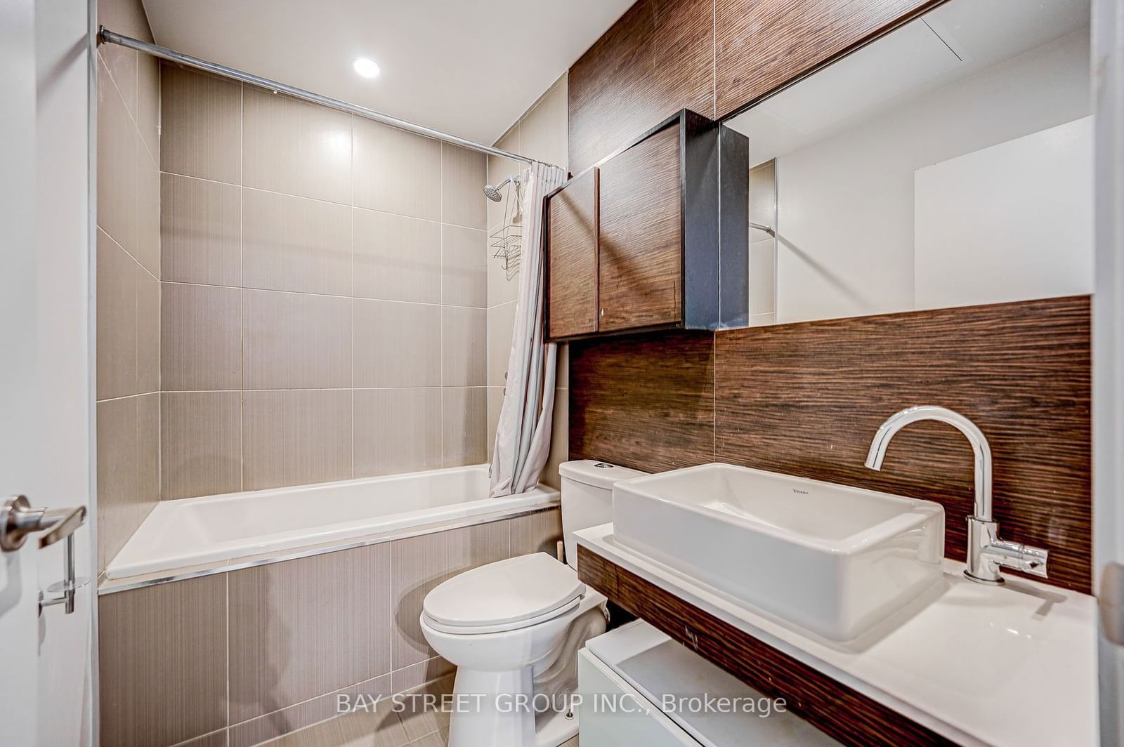 75 St Nicholas St, unit 609 for rent - image #8