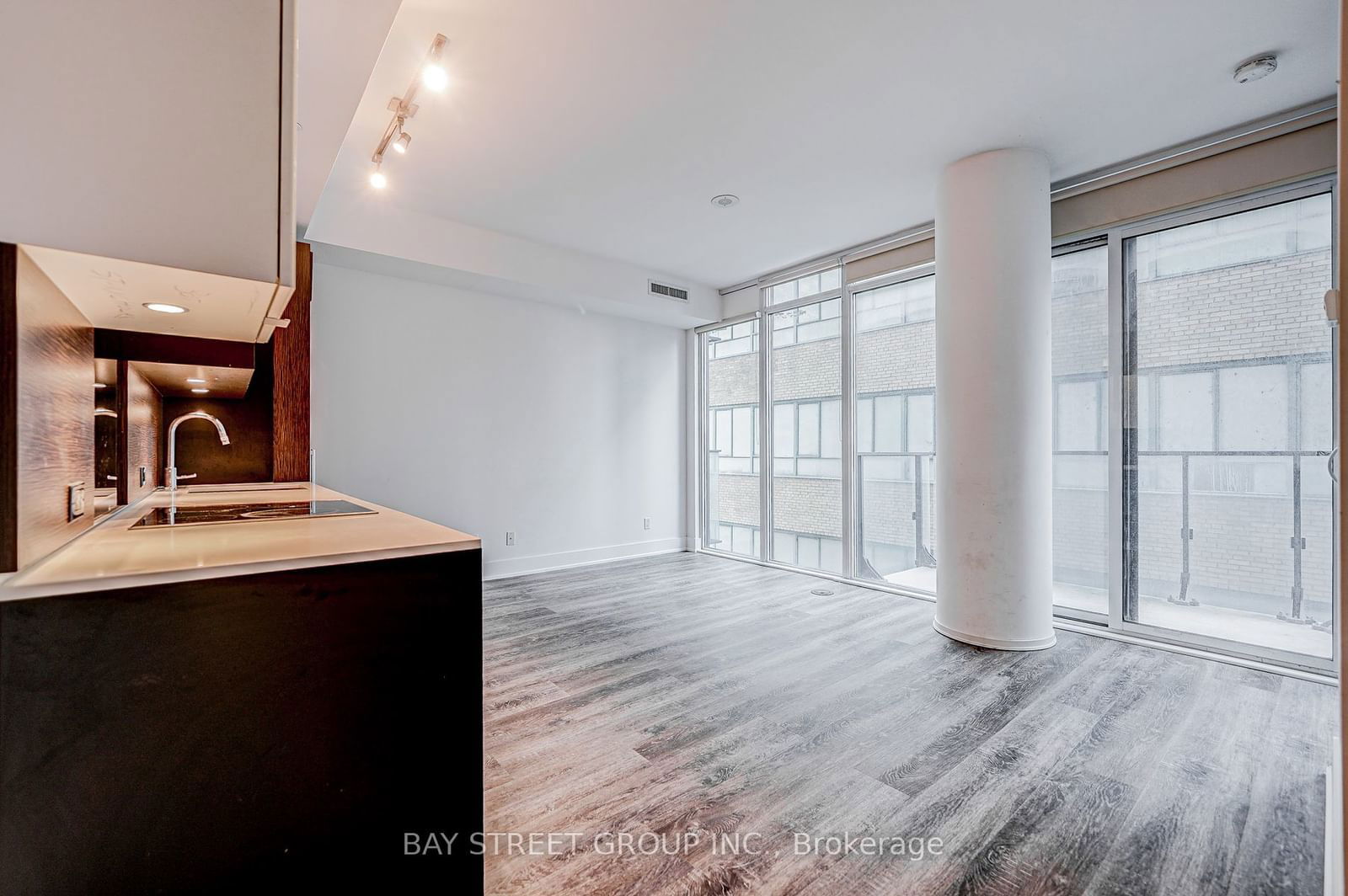 75 St Nicholas St, unit 609 for rent - image #9